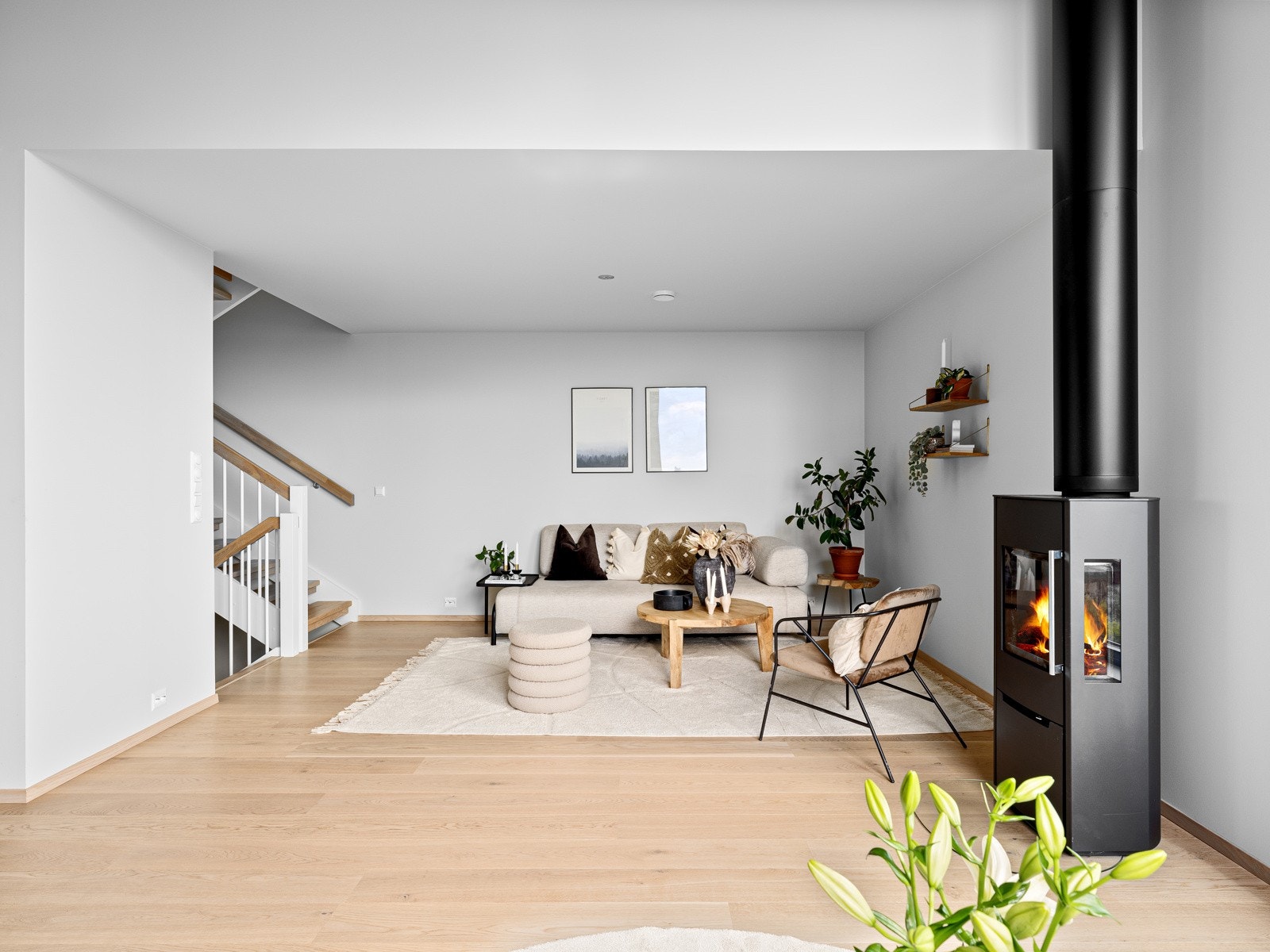 God plass til innredning av diverse sittegrupper . Galleribilde