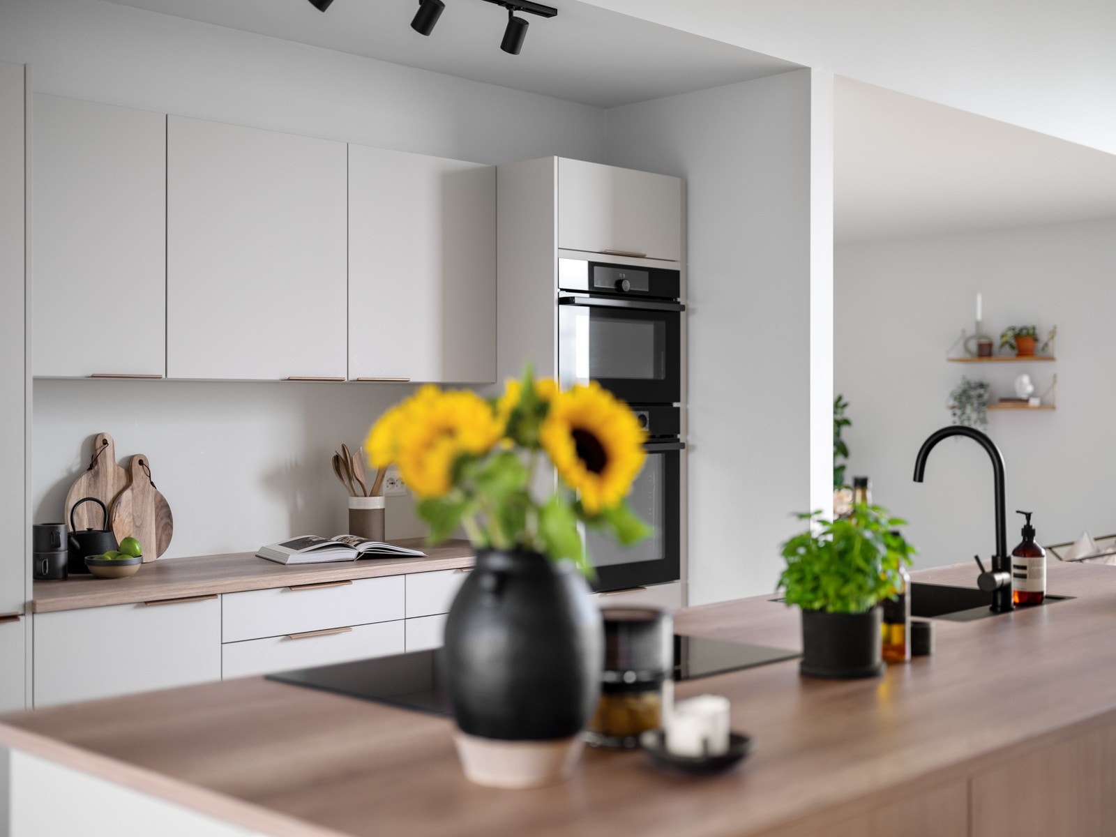 Kjøkkenet fra 2023, levert av Sørlandskjøkken. Galleribilde