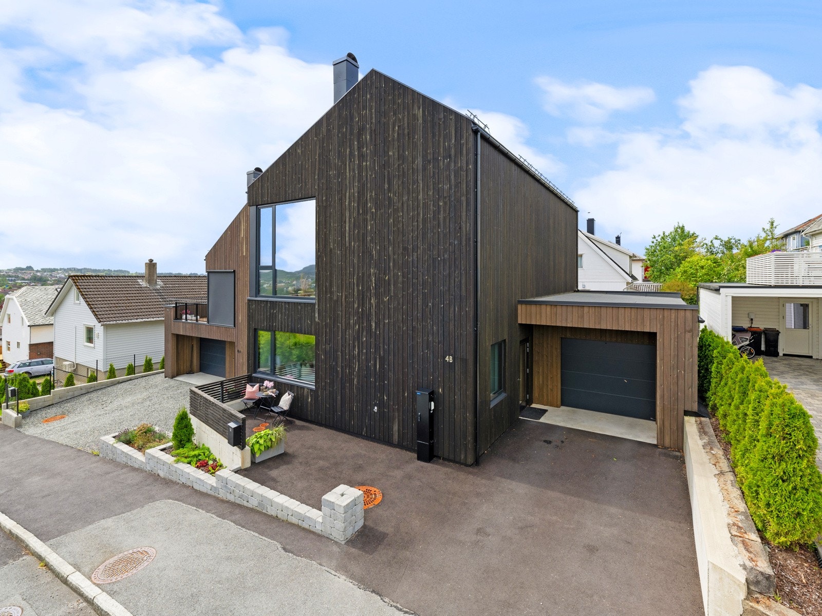 God plass til flere biler Galleribilde