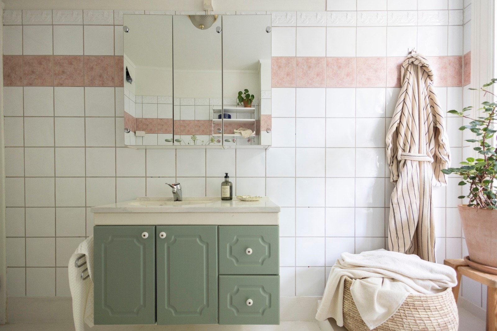 Det er opplegg for vaskemaskin på badet. Galleribilde