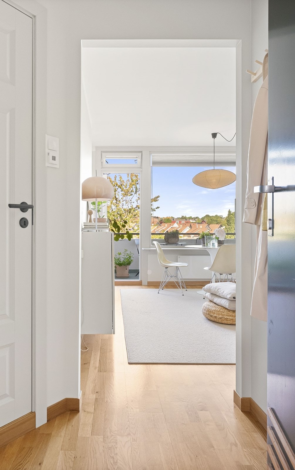 Leiligheten er delikat, nyoppusset, samt har en herlig romlighet og fine lysforhold Galleribilde