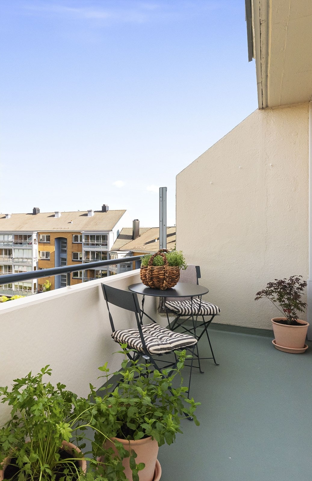 Herlig og skjermet balkong med flott utsyn/utsikt Galleribilde