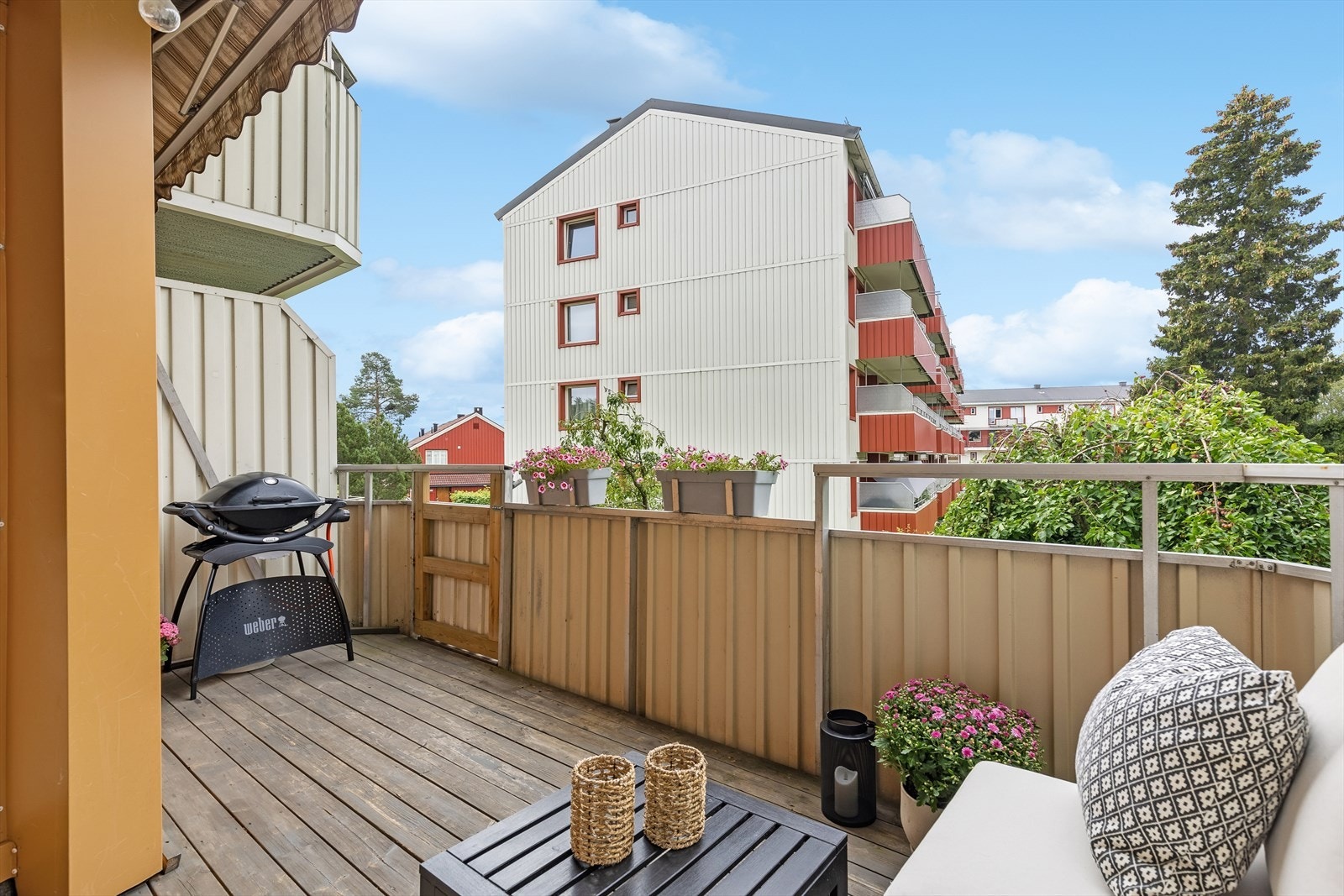 Her er det godt med plass til utemøbler og grill. Galleribilde