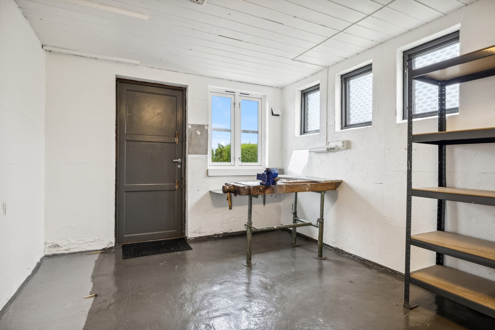 Innvendig bod i kjeller. Galleribilde