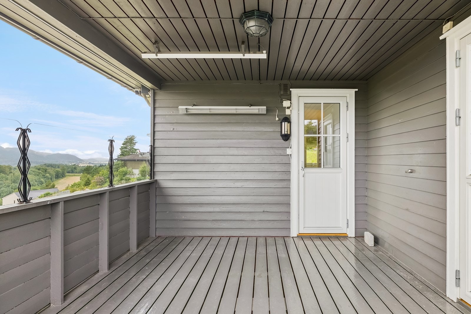 Fra stuen har du direkte utgang til hyggelig terrasse. Galleribilde