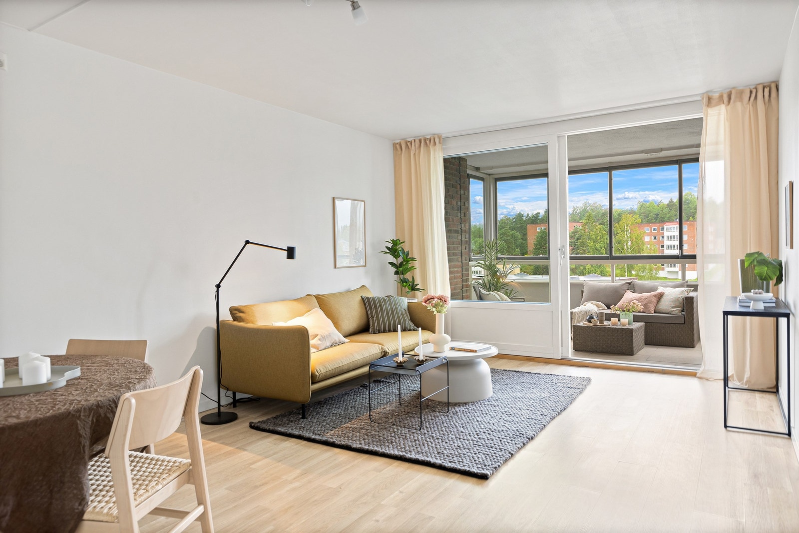 Velkommen til Ludvig Karstens vei 4! Lys En lys og innbydende 2-roms leilighet på Ellingsrud. Galleribilde