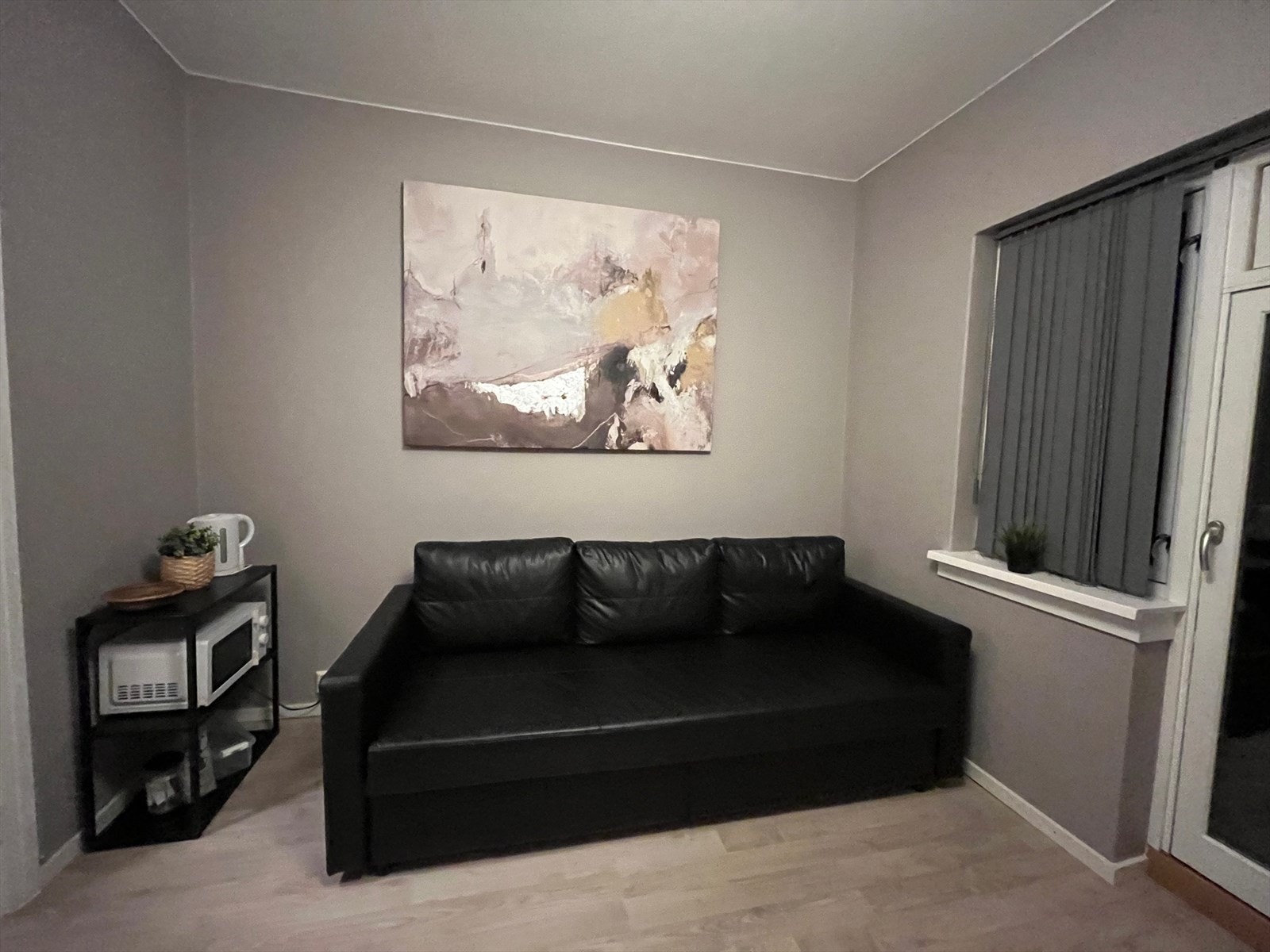 Her er det plass til sovesofa og spisestuemøblement. (bilde: privat) Galleribilde