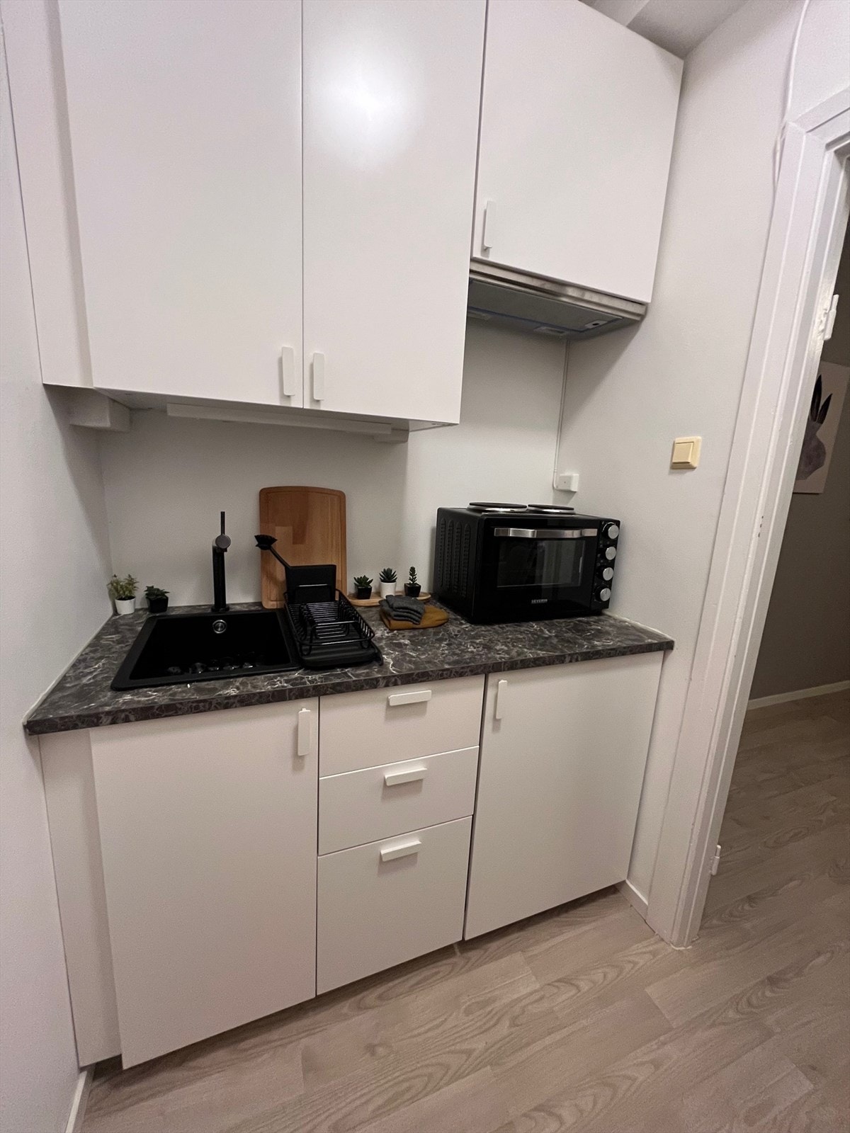 Kjøkkeninnredning fra 2022 med glatte fronter (bilde: privat) Galleribilde