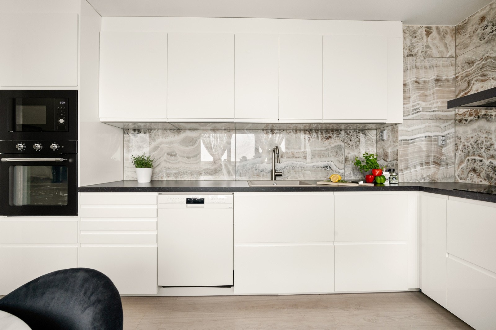 Her har du godt med skap- og benkeplass. Galleribilde