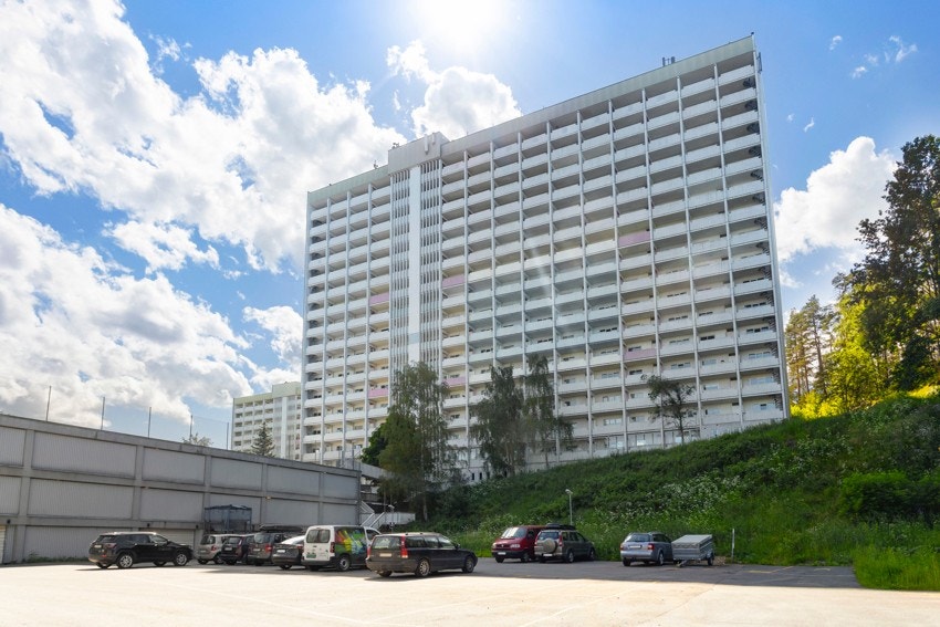 Leiligheten ligger i et rolig boligområde på Skårer med gangavstand til skoler, barnehage, kjøpesentre og turområder Galleribilde