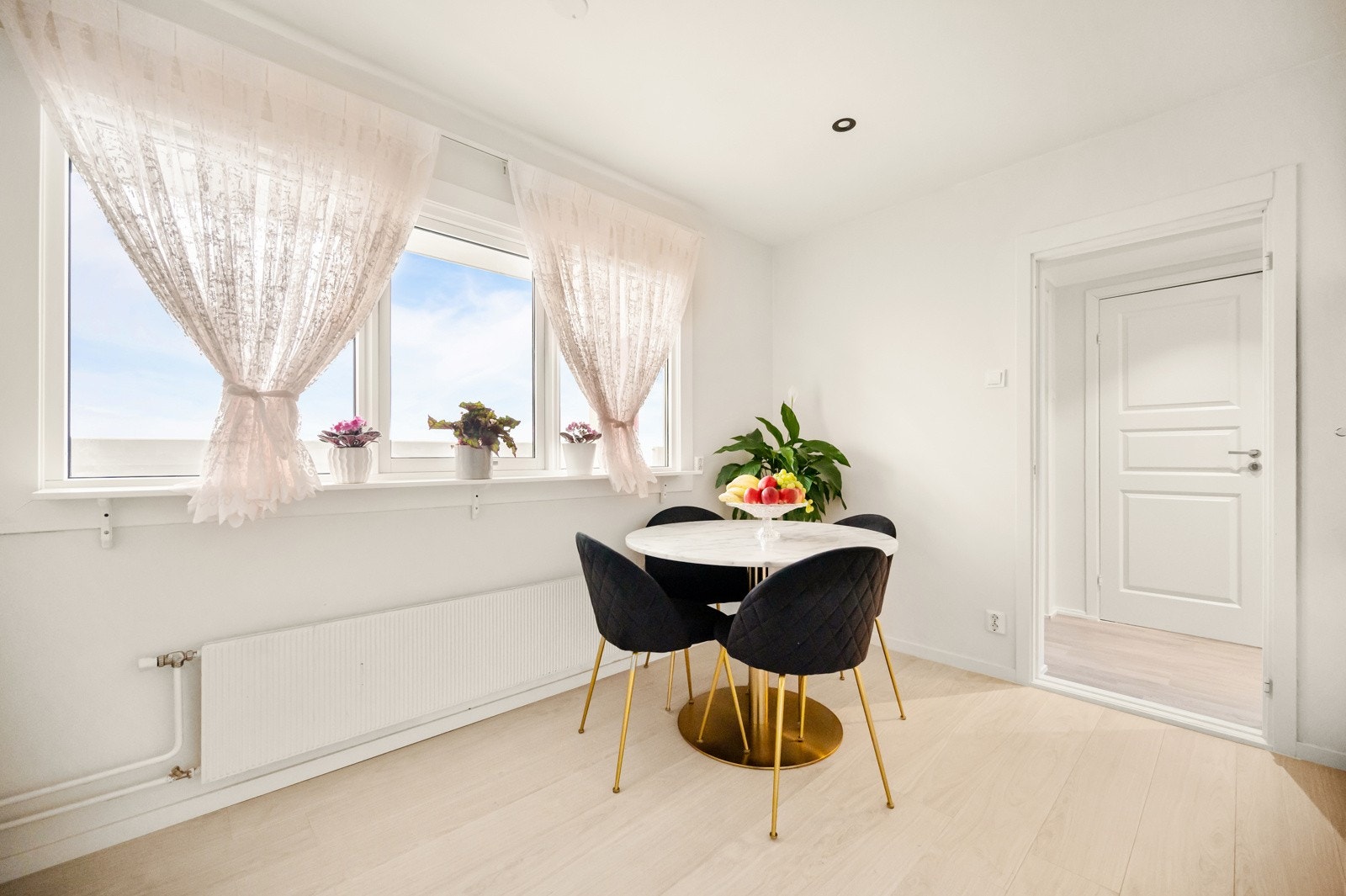 Her kan du invitere familie eller gjester over på hyggelig middag. Galleribilde