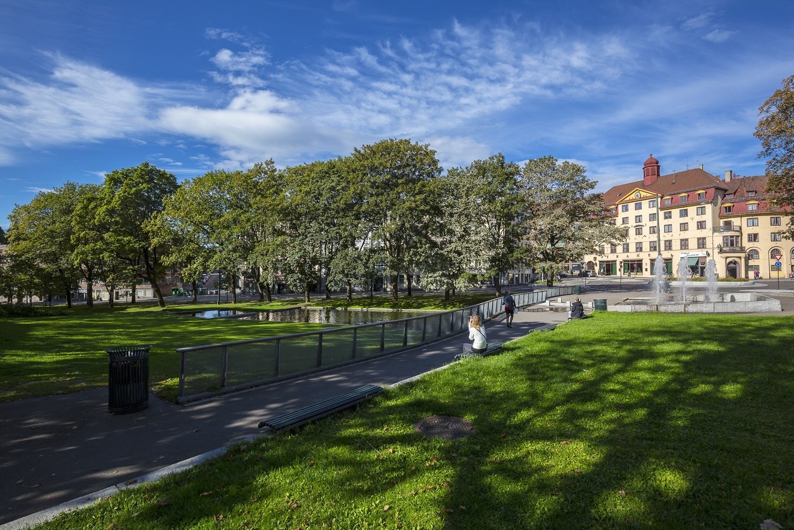Alexander Kjellands plass finner du også i kort gange fra adressen. Her finner du flere hyggelige spisesteder og rekreasjonsområder. Galleribilde