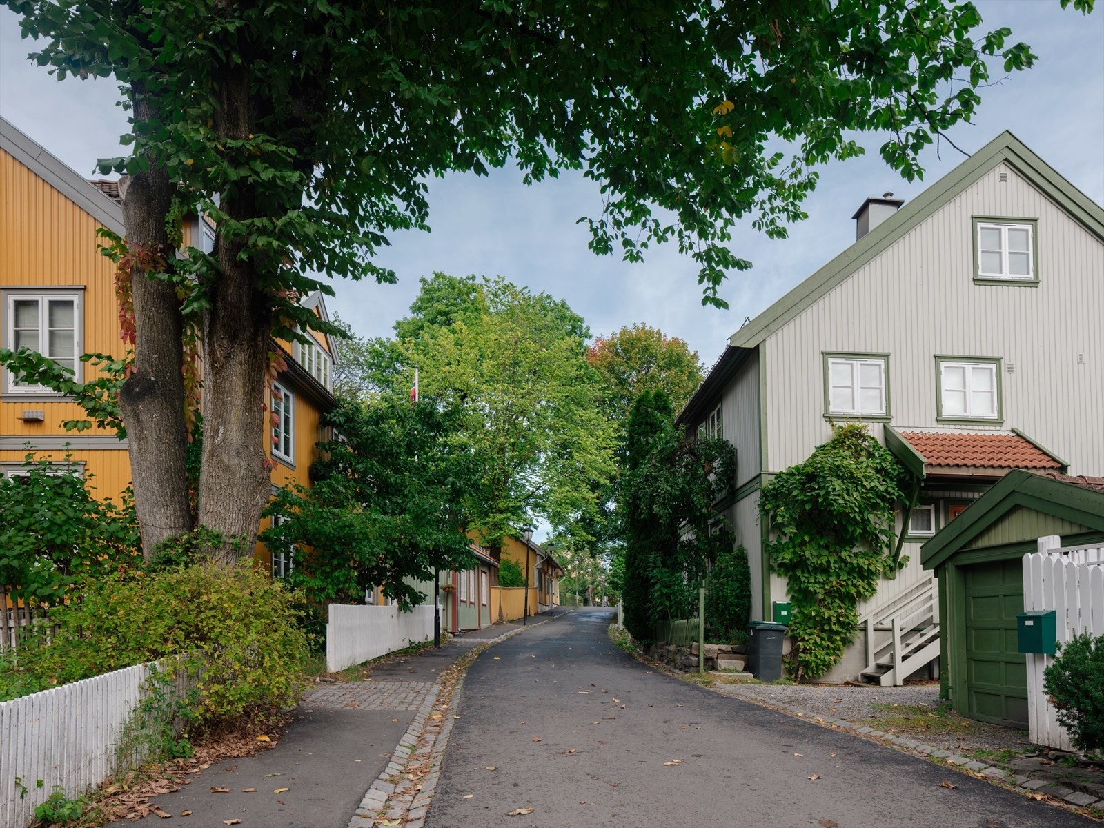 Man finner ellers sjarmerende småhusbebyggelse. Galleribilde