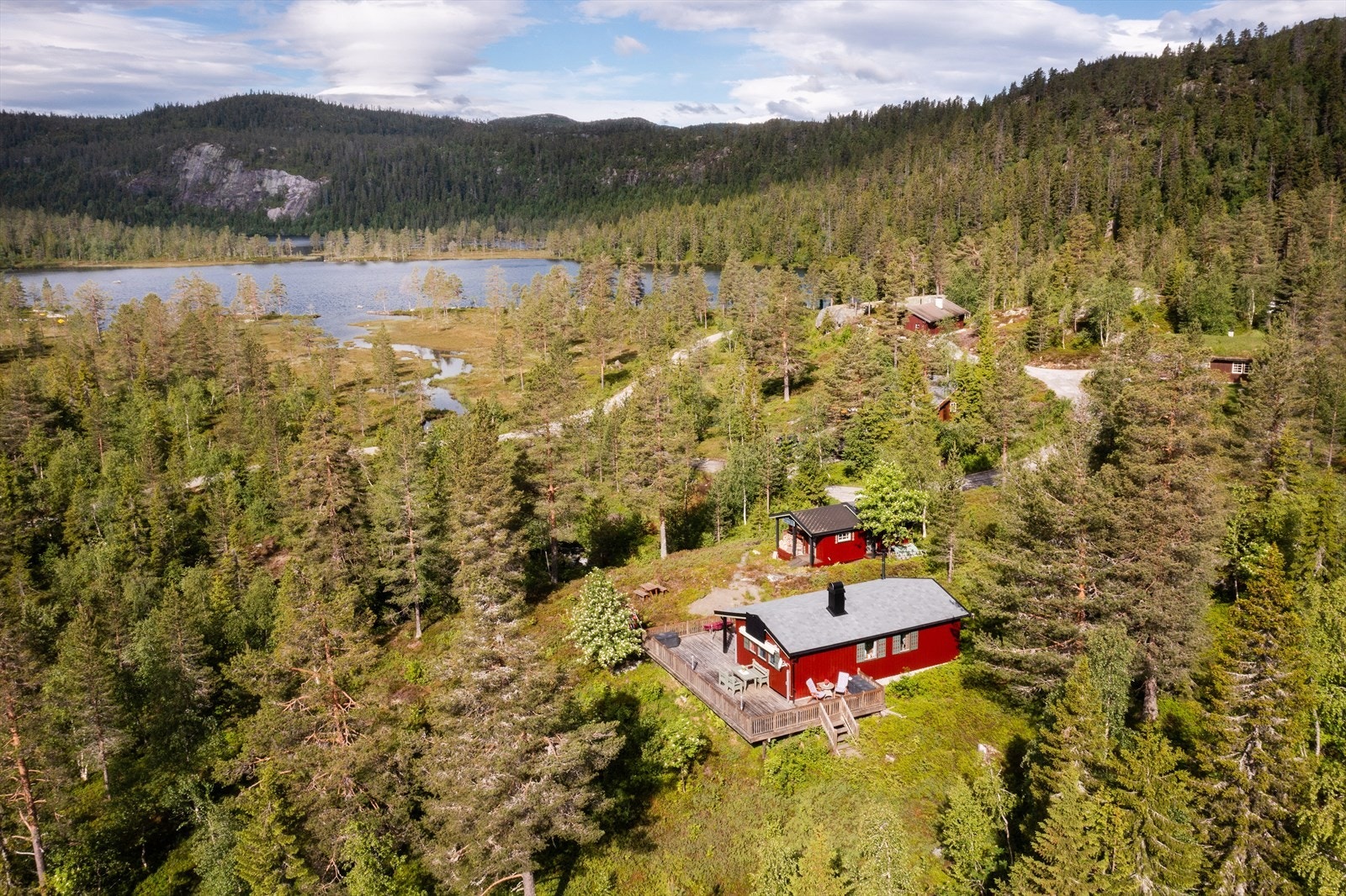Hytta ligger med nærhet til Trillemarka naturreservat. Galleribilde