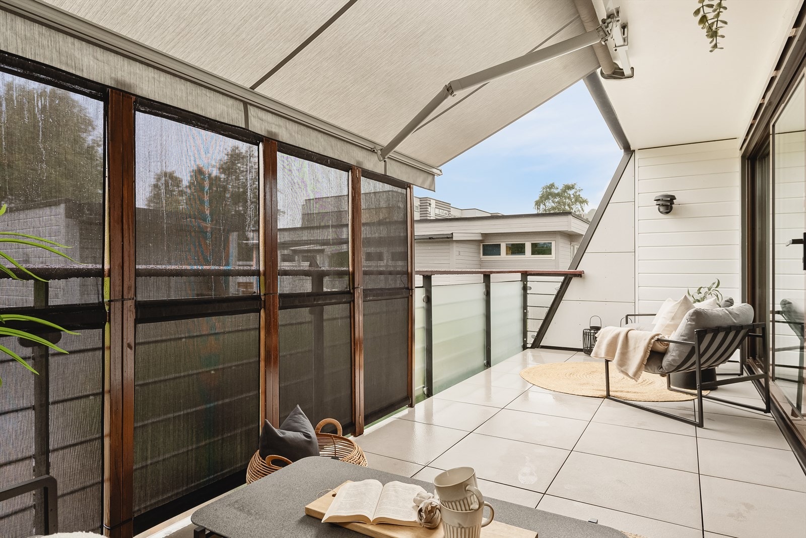 Fra stuen er det utgang til en herlig balkong på ca. 15,2 m² hvor sommerdagene kan nytes! Galleribilde