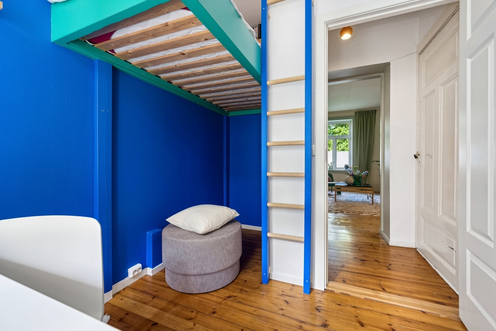 Under sengen er det plass for oppbevaring eller annet en måtte ønske. Galleribilde