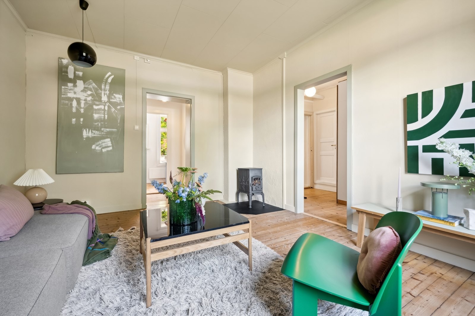 Koselig vedovn bidrar til å varme opp både rom og stemning. Galleribilde