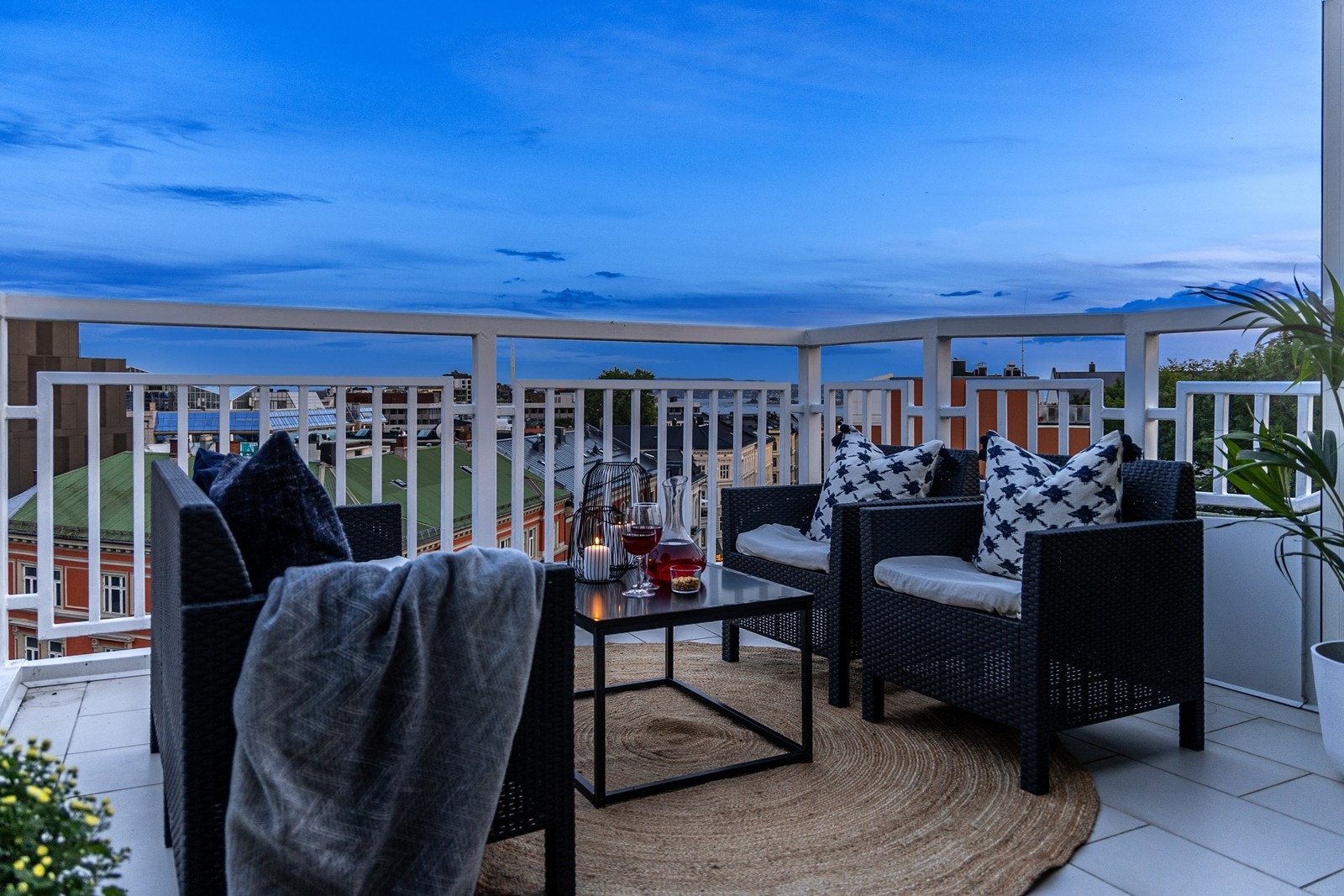 Unik terrasse på 11 kvm med panoramautsikt og sol hele dagen Galleribilde