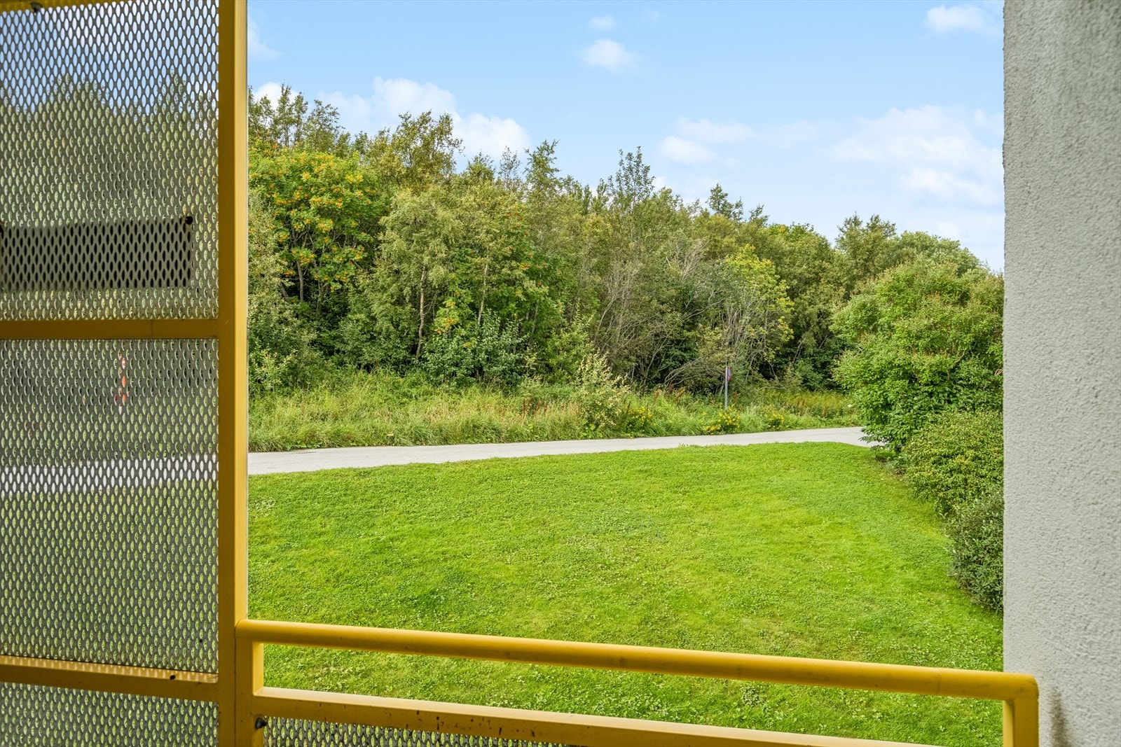 Balkongen mot nord er lun og overbygget Galleribilde