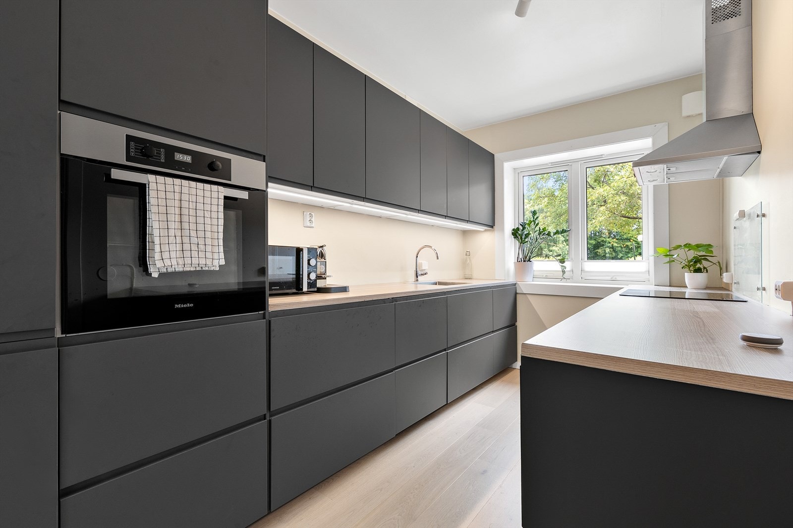 Velkommen til Vårsvingen 9 - Presentert av Jeanette Stenersen i EiendomsMegler 1. Galleribilde