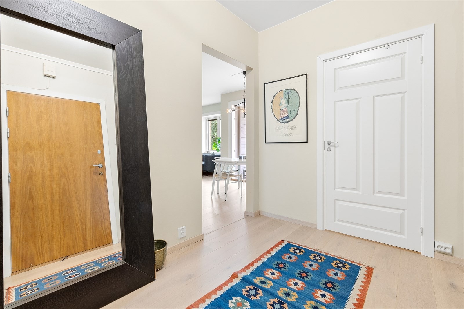 Dette er en flott 3-roms leilighet hvor du kan flytte rett inn. Galleribilde