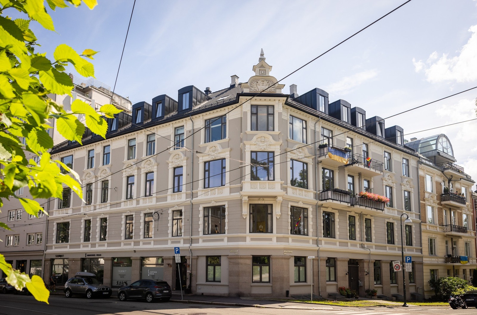 Nabolaget preges av velstelte gateløp og ærverdig arkitektur med historie helt tilbake til slutten av 1800-tallet. Galleribilde