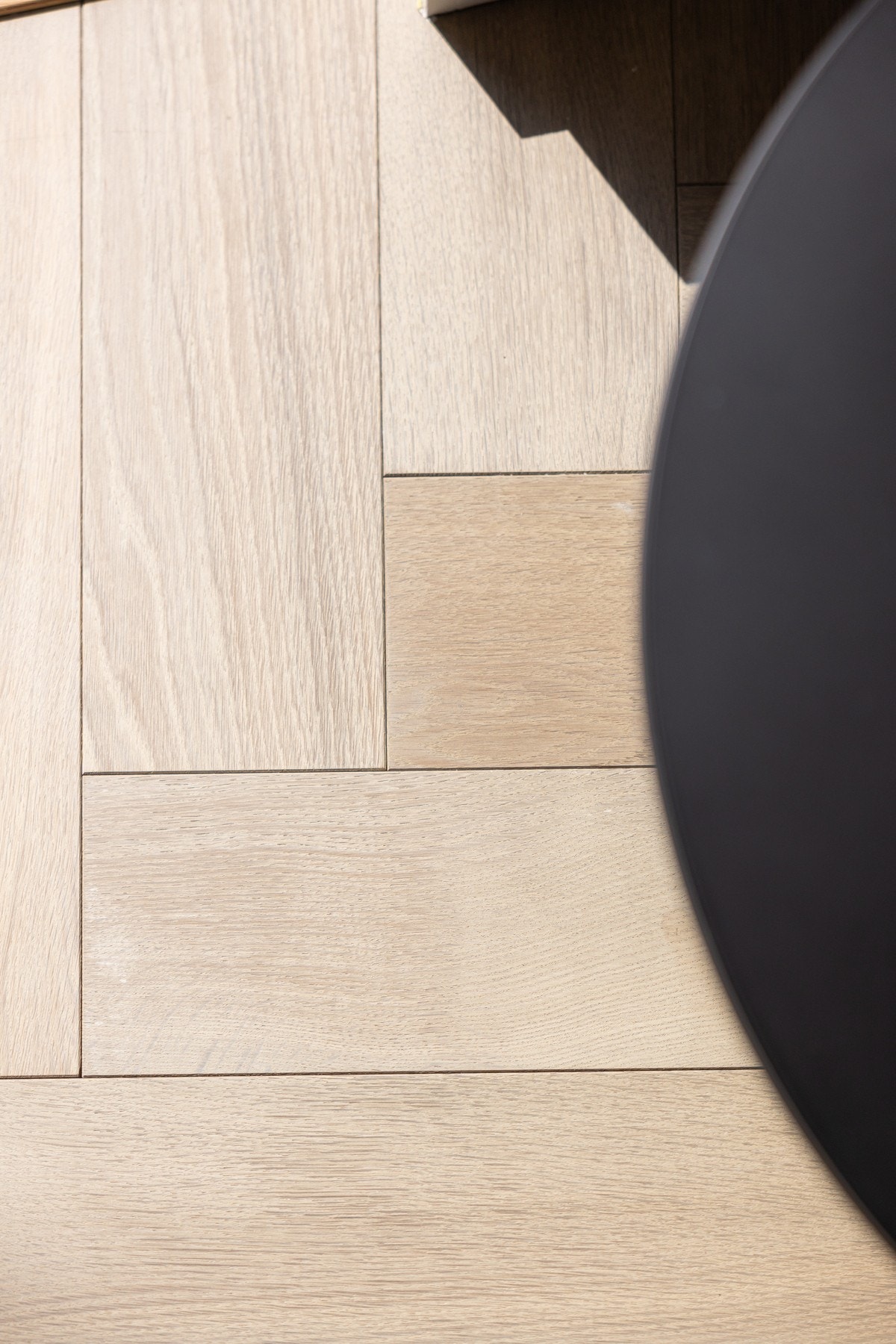 Det er hellimt fiskebeinsparkett levert av FlotteGulv AS i hele boligen. Galleribilde