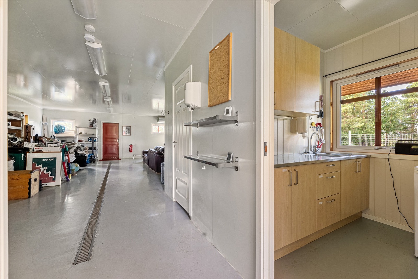 Bygget er isolert og det er vannbåren gulvvarme i pensjonatets 7 rom Galleribilde