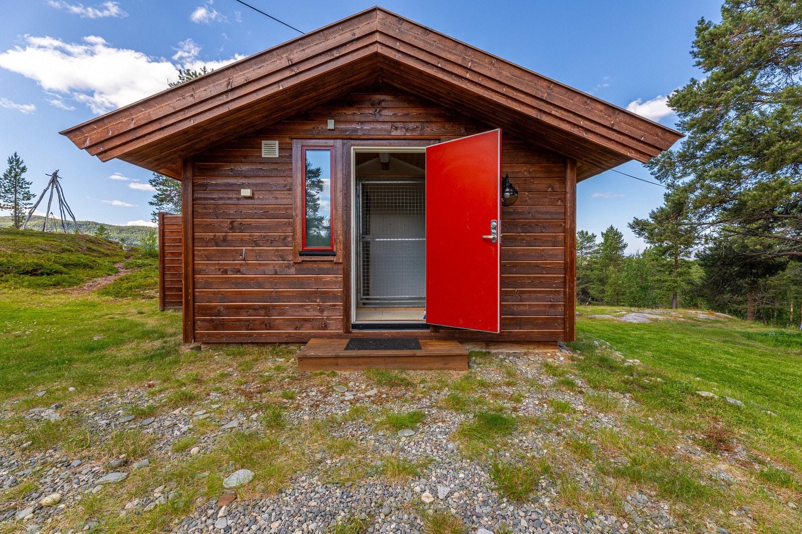 Uthus ca. 9 m² med innlagt strøm og varme Galleribilde