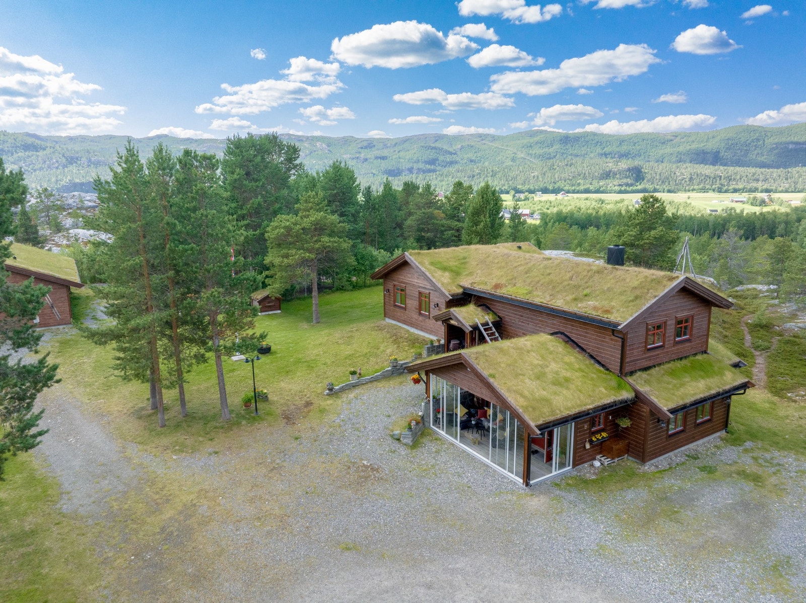 En innholdsrik eiendom i naturskjønne og idylliske omgivelser Galleribilde