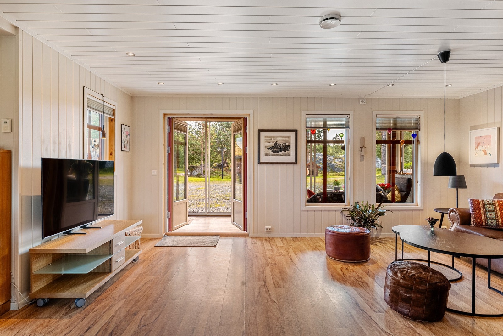 Fra stua er det adkomst til vinterhage Galleribilde