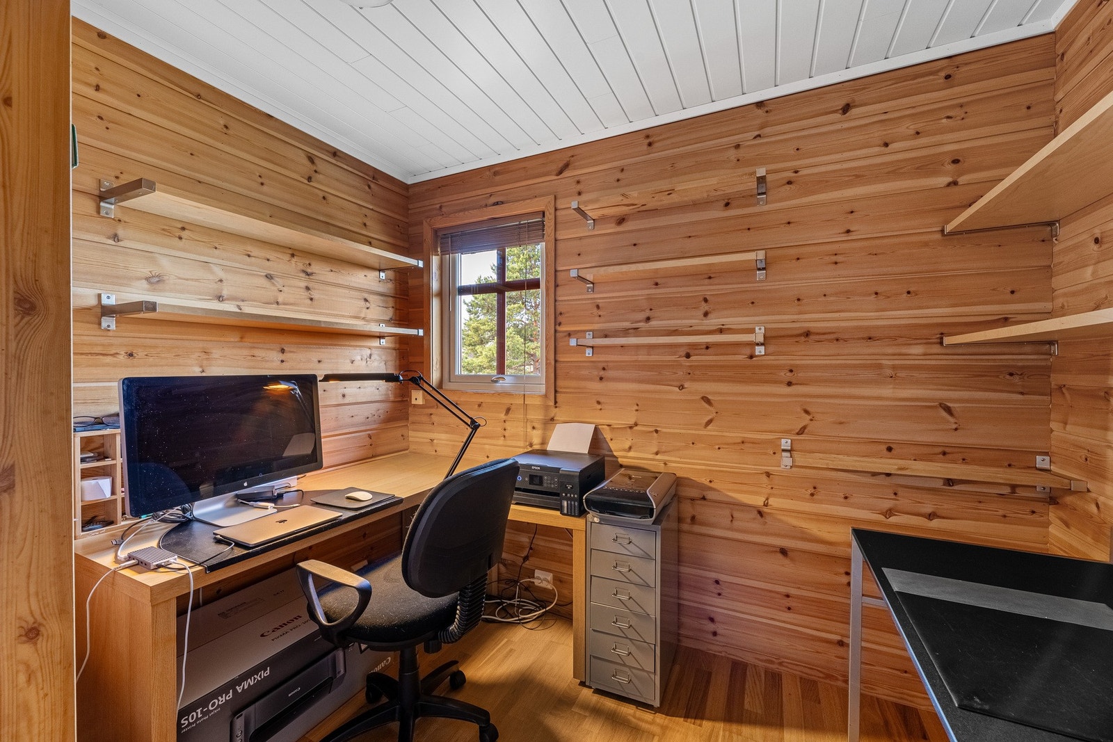 Soverom 3 - i dag innredet som kontor Galleribilde