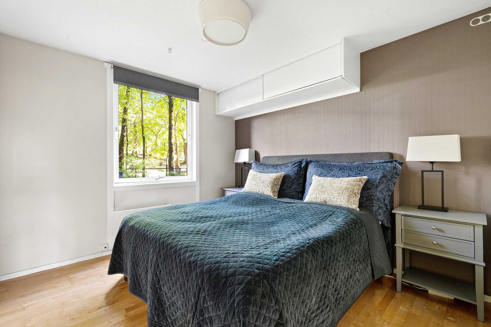 Hovedsoverom med god plass til dobbeltseng, nattbord og eventuell kommode. Galleribilde
