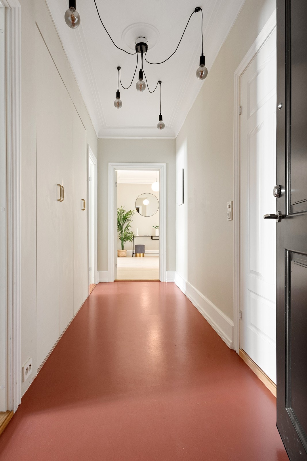 Innbydende gang med integrert garderobe Galleribilde