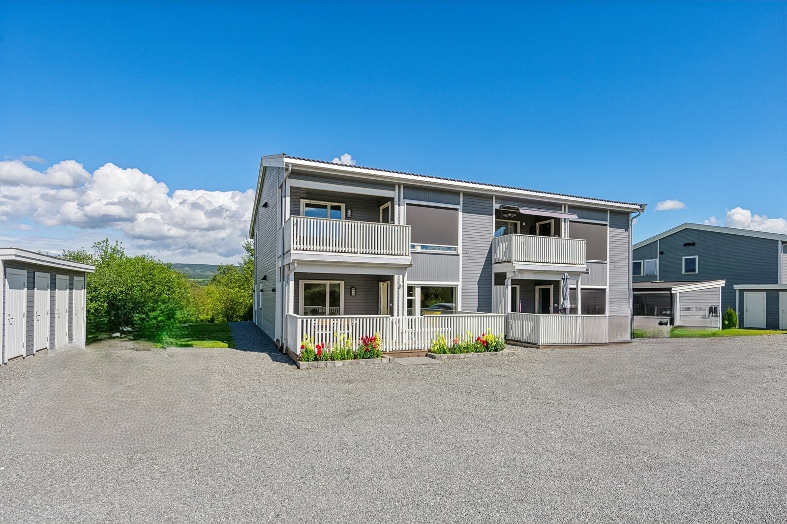 Leiligheten ligger på bakkeplan og har gode solforhold. Galleribilde