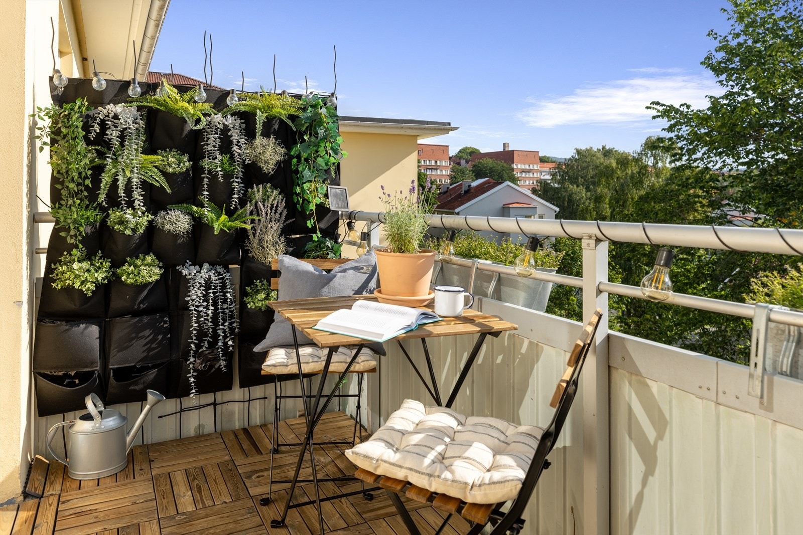 Her er det plass til sittegruppe og beplantning Galleribilde