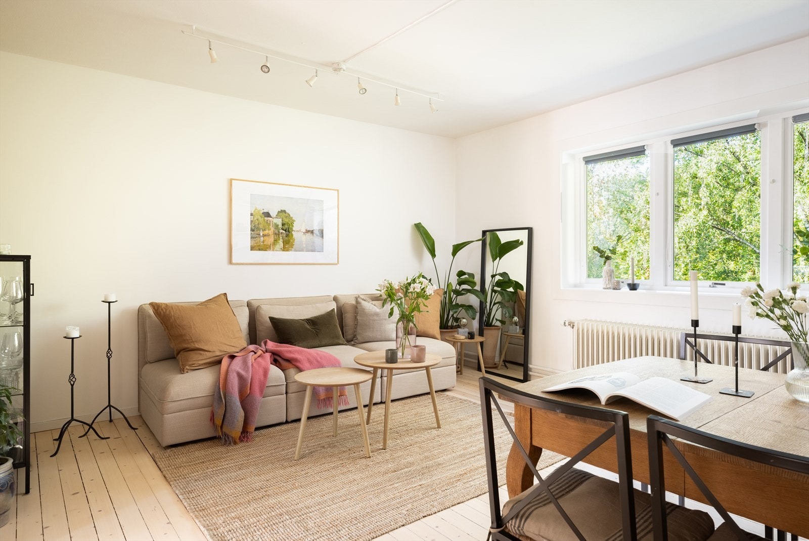 Leiligheten ligger i 3. etasje og inneholder entré, kjøkken, stue, bad og soverom Galleribilde