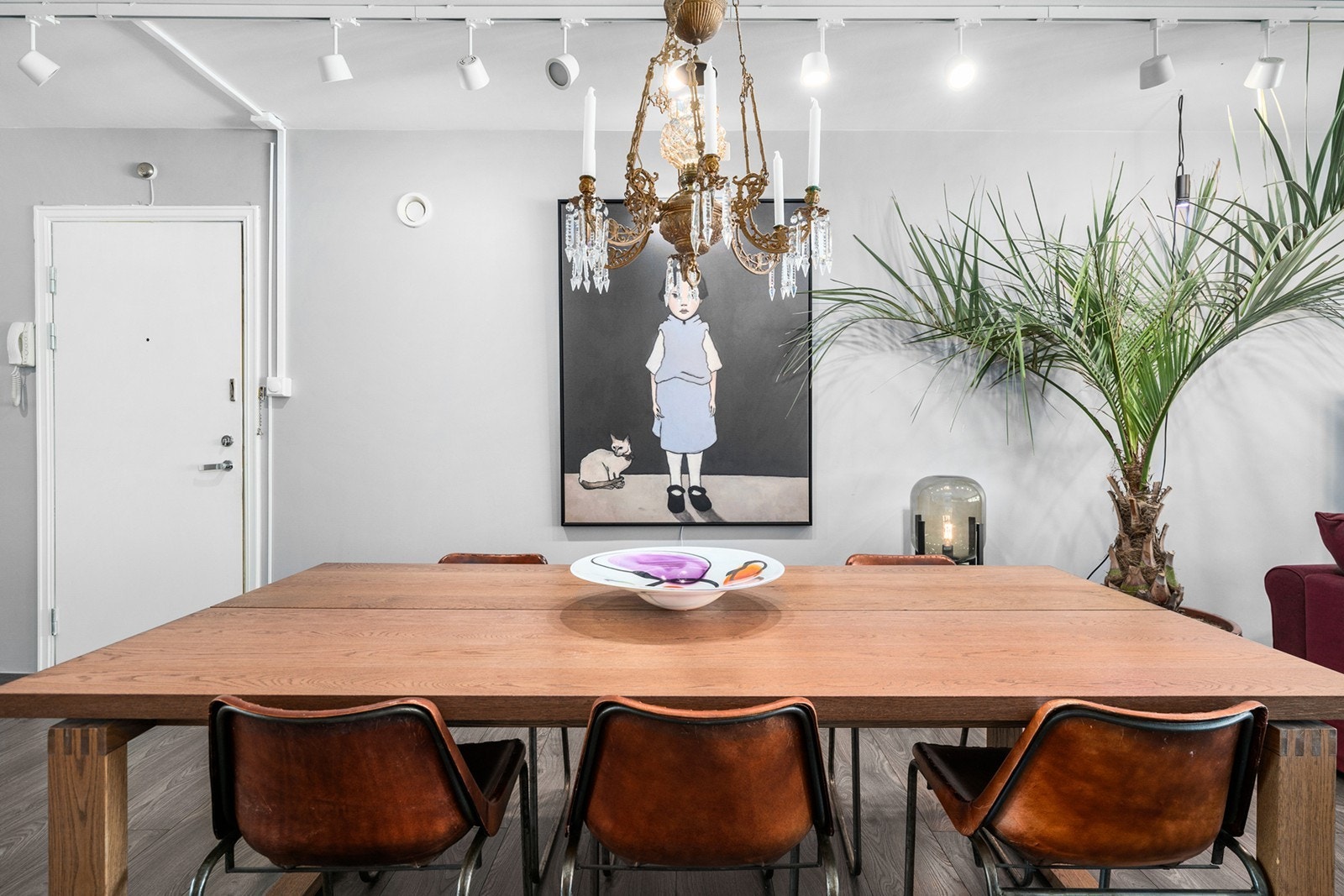Her er det plass til et stort spisebord med mulighet for mange middagsgjester. Galleribilde