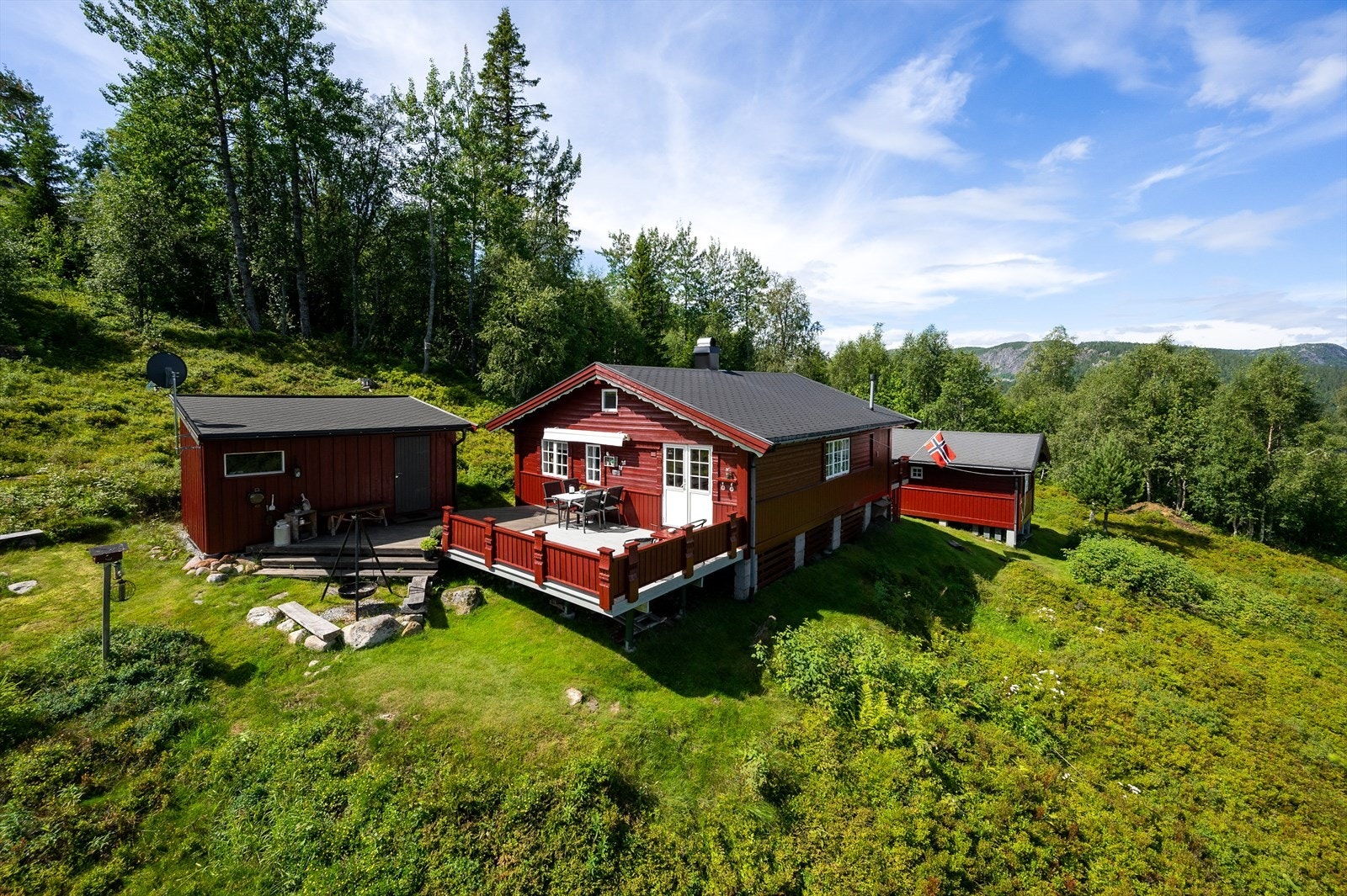 Velkommen til Åsen 16! Flott hytte på usjenert tomt hvor det er enkelt å finne roen. Galleribilde