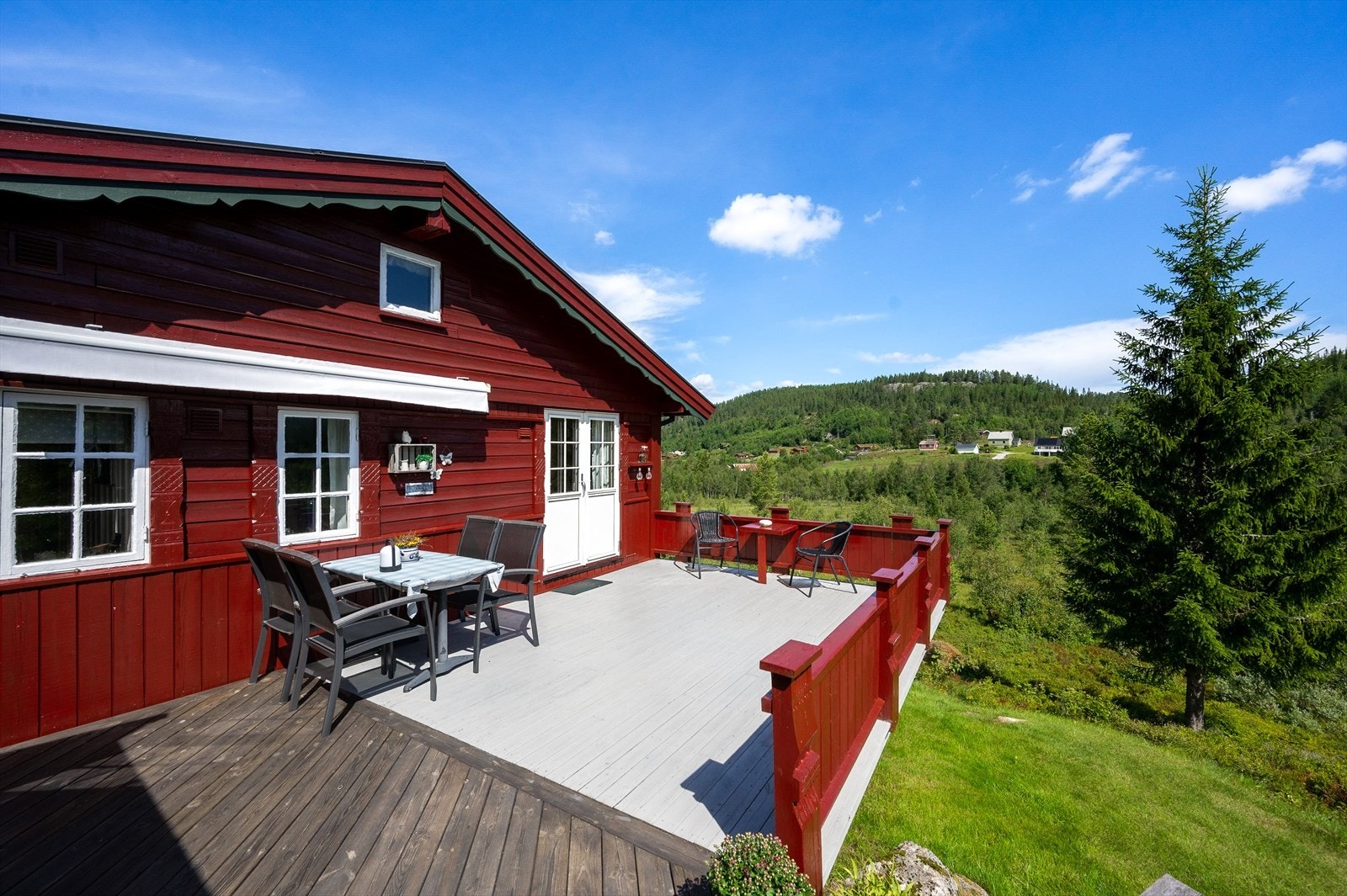 Fuglekvitter til morgenkaffen danner grunnlag for en god dag. Galleribilde