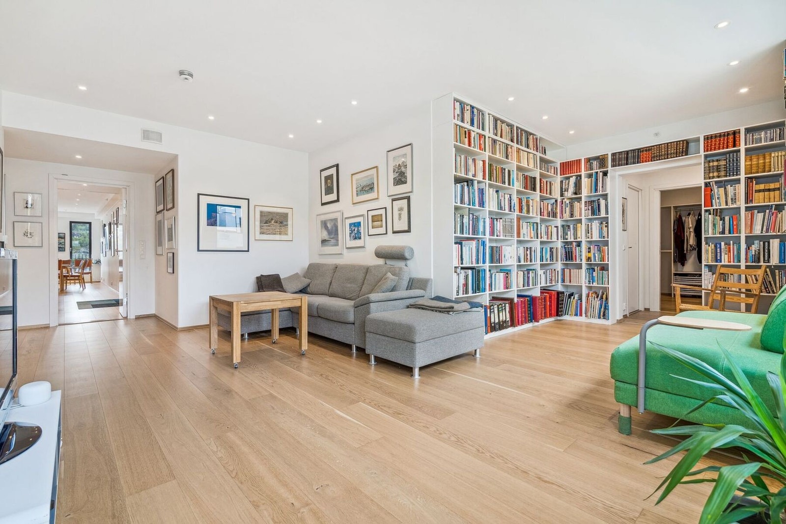 De to store stuene kan åpnes mot hverandre når det ønskes Galleribilde