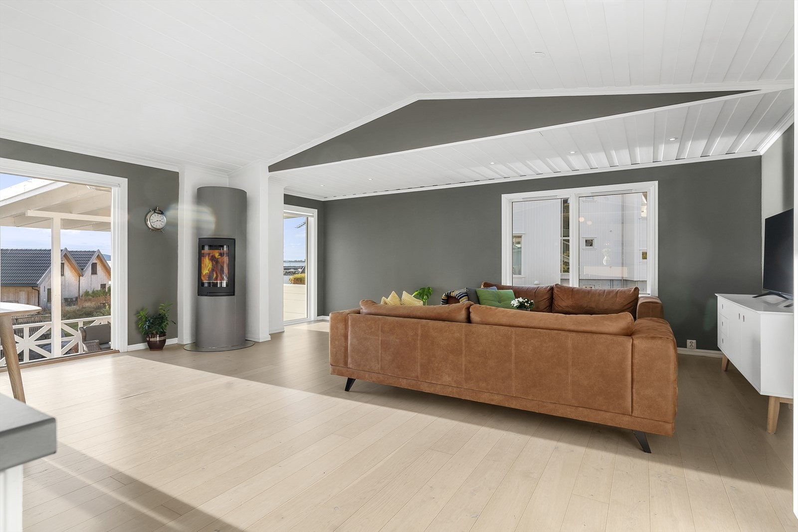 Nydelig stue som er lys og romslig, et rom for avkobling og hygge! Galleribilde