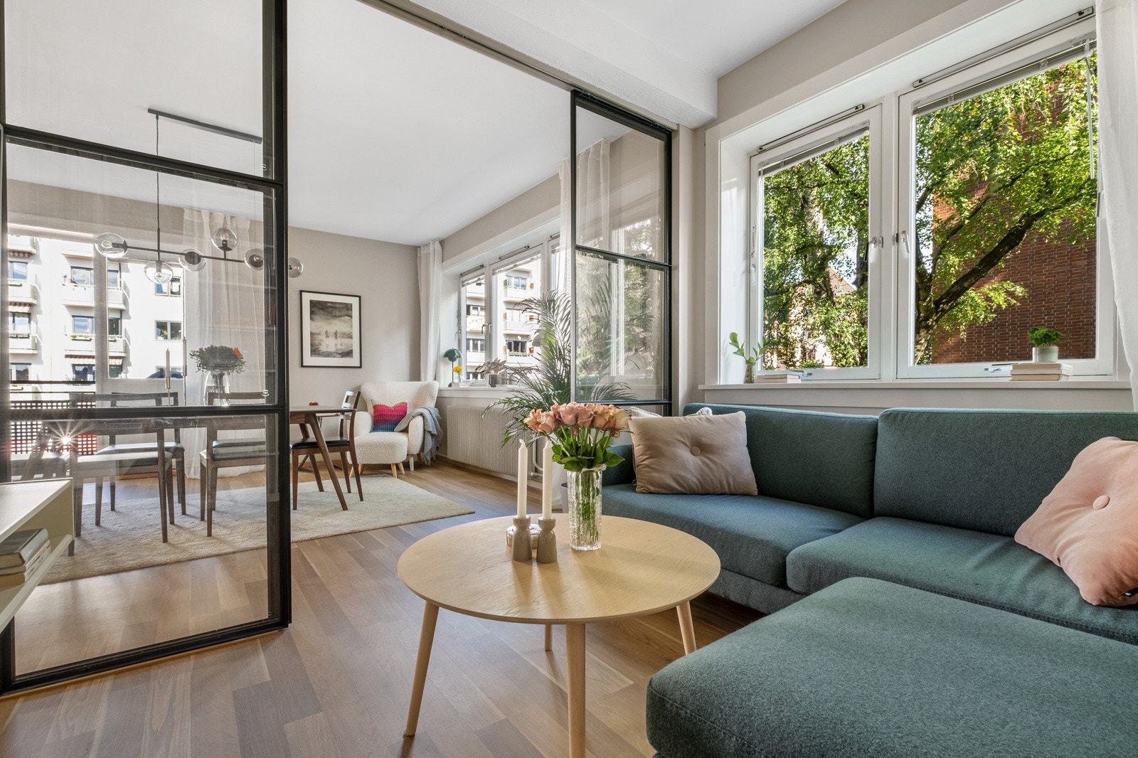 I tv-stuen er det god plass til en behagelig sittegruppe. Galleribilde