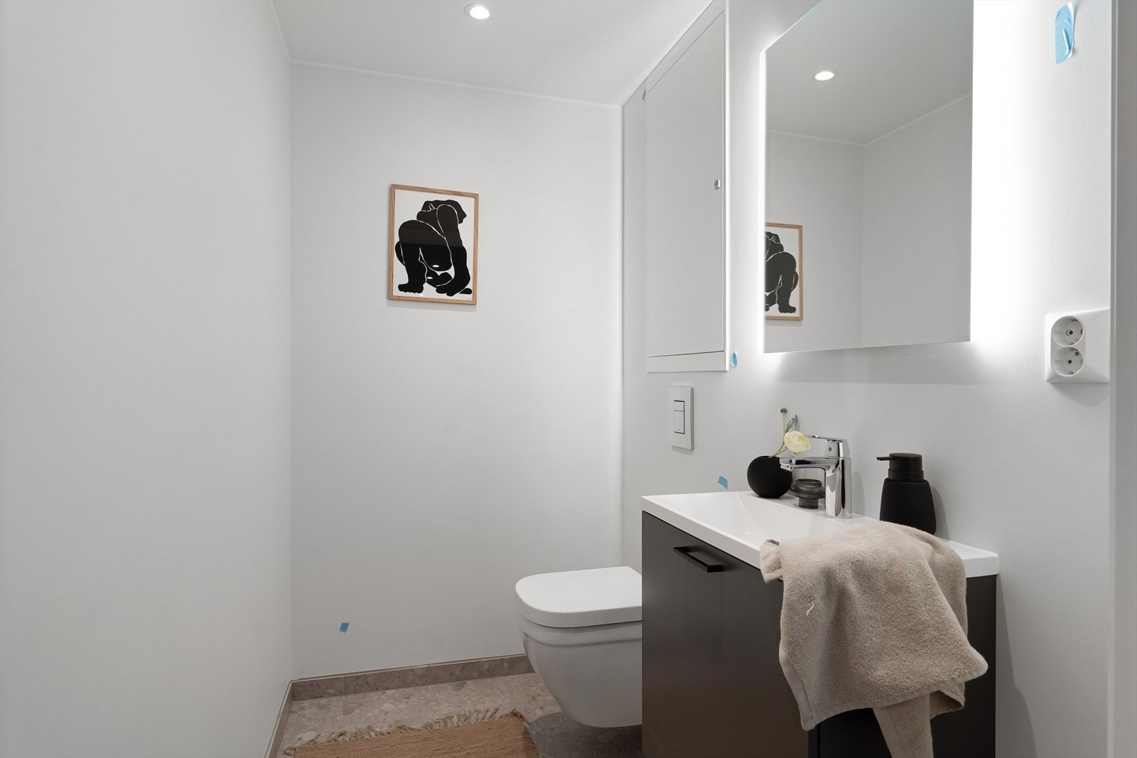Fra entréen har du tilgang til et toalett. Galleribilde