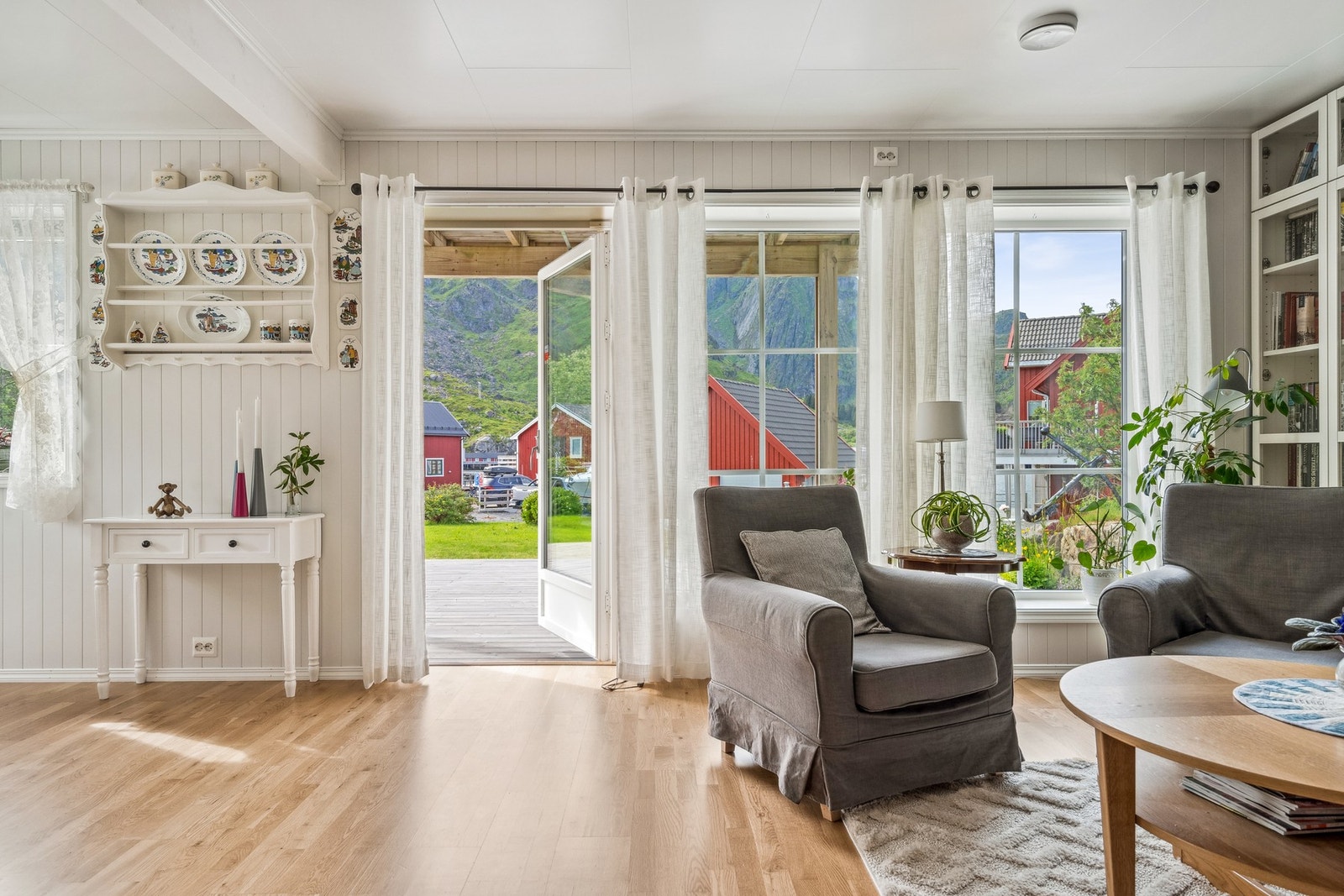 Fra stuen er det utgang til terrassen. Galleribilde