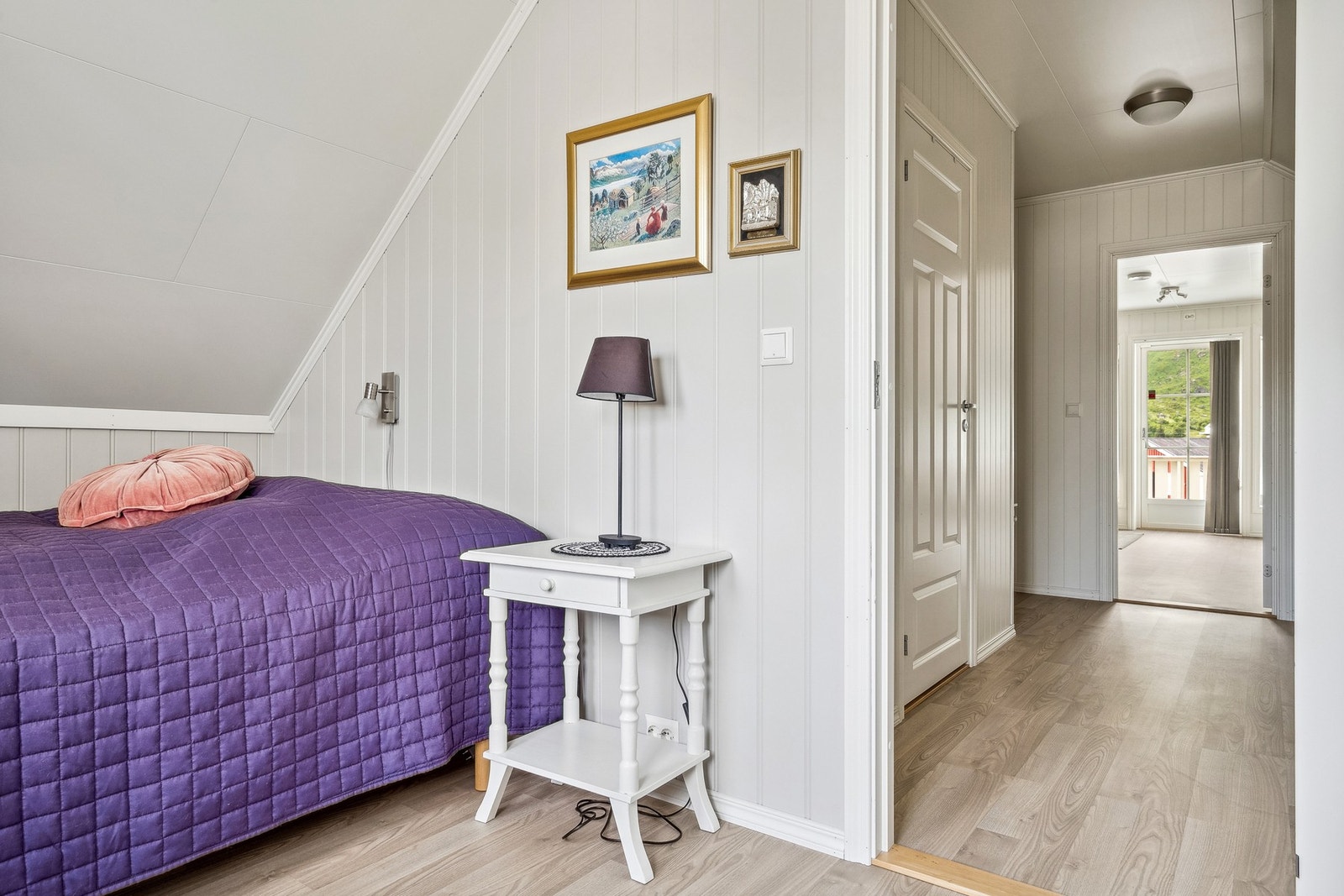 På loftet er det også ett soverom. Galleribilde