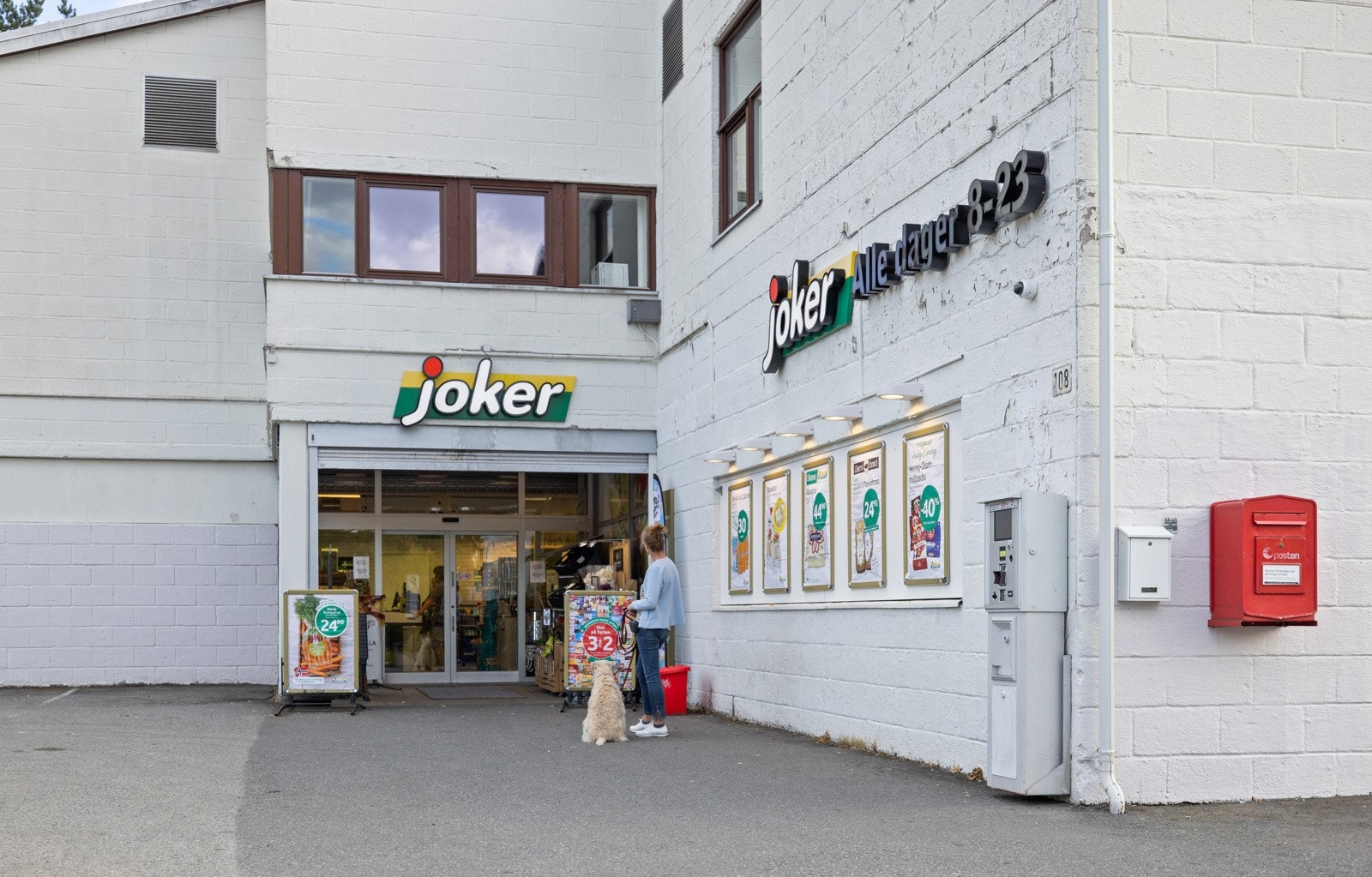 Rett sør for borettslaget er det en søndagsåpen Joker. Galleribilde