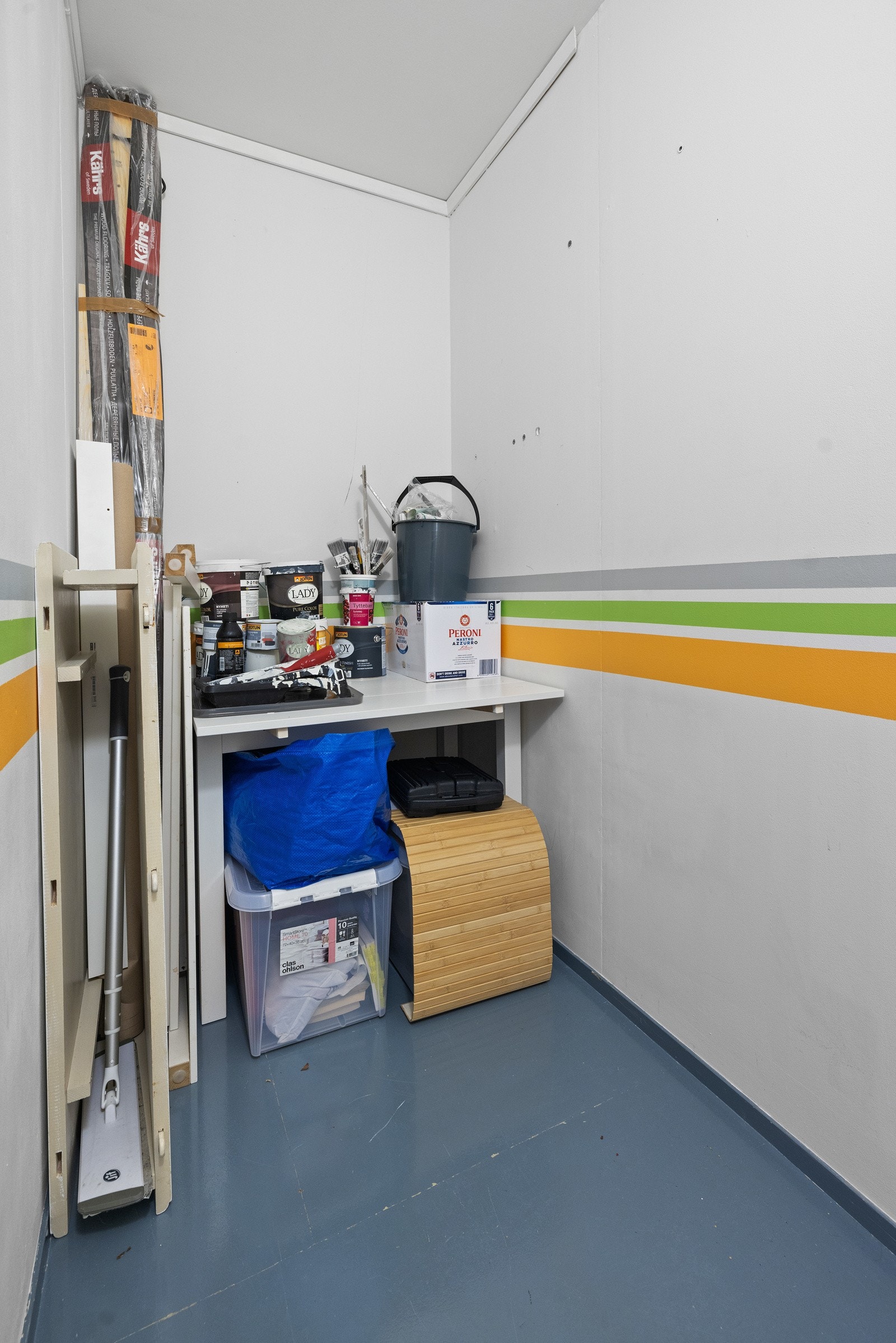 Praktisk innvendig bod med adkomst direkte fra hallen. Galleribilde