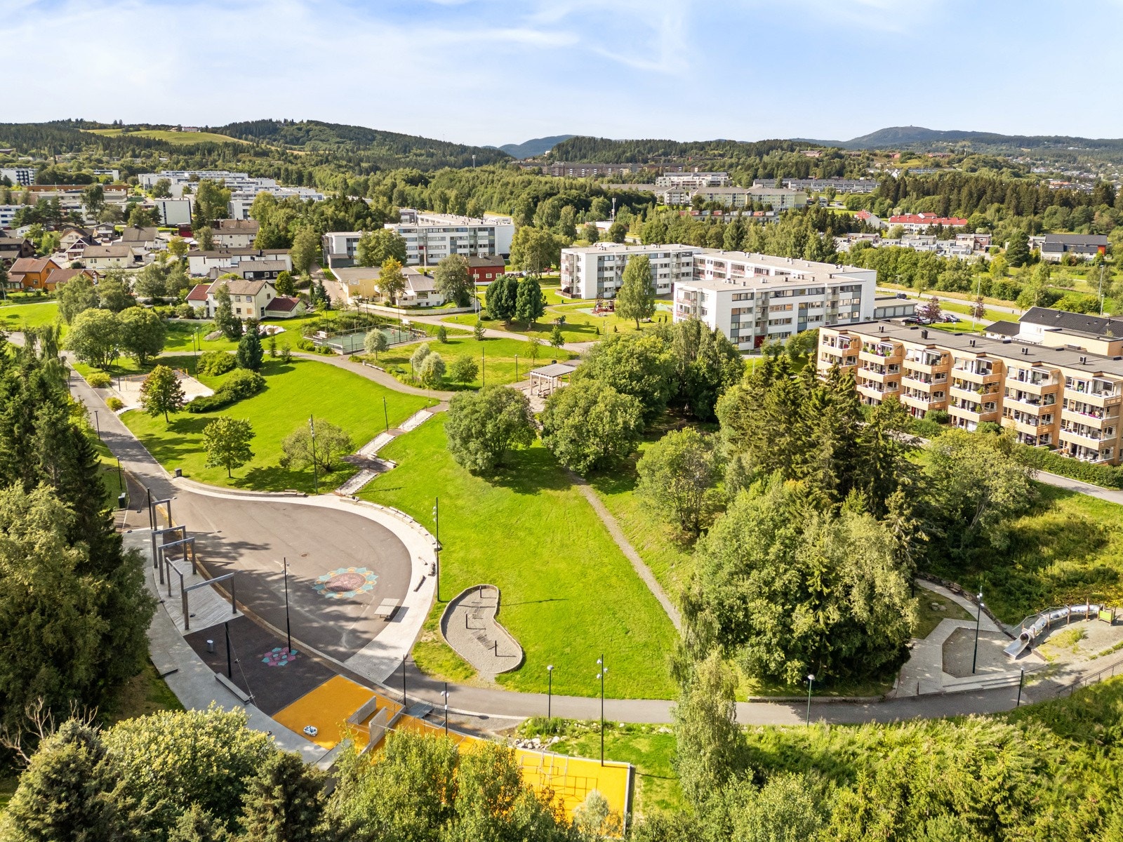 Kolstadflata Borettslag - Barnevennlig boområde med pent opparbeidede utearealer og store lekeplasser Galleribilde