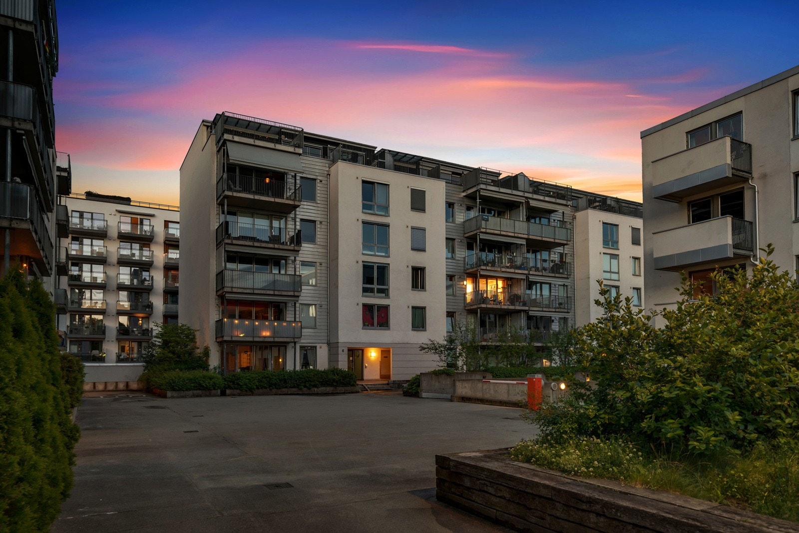 Sameiet har flotte og pent opparbeide uteområder. Galleribilde